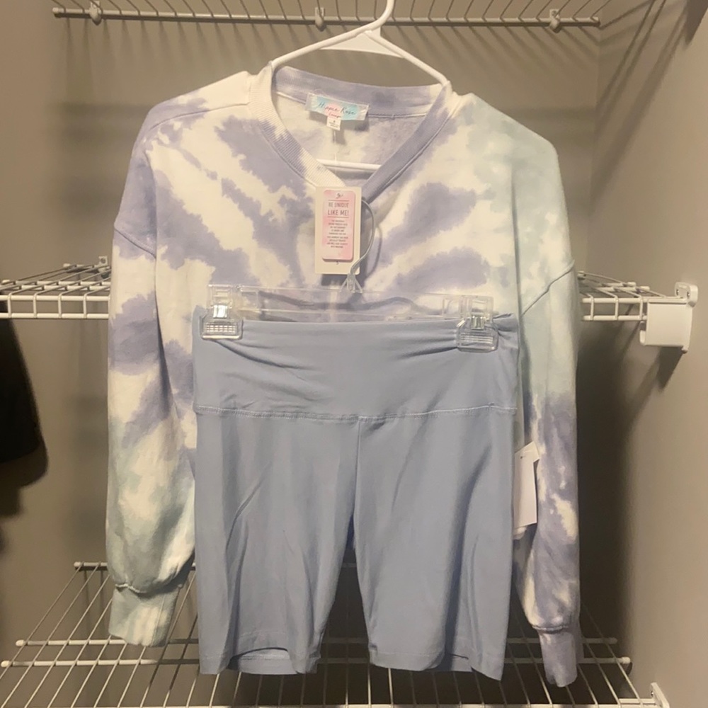 NWT*Hippie Rose 2 Piece Set with Crewneck & Bikers